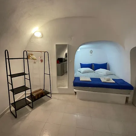 Domestic Cave House In Oia Santorini Сasa de vacaciones Foinikiá