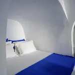 Domestic Cave House In Oia Santorini Foinikiá