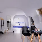 Semesterbostad Domestic Cave House In Oia Santorini
