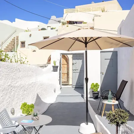 Semesterbostad Domestic Cave House In Oia Santorini