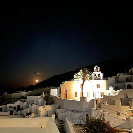 Domestic Cave House In Oia Santorini Φοινικιά