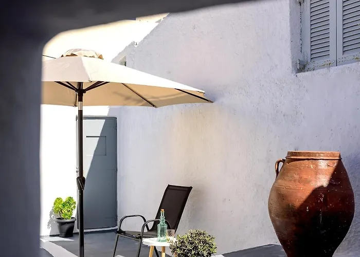 Semesterbostad Domestic Cave House In Oia Santorini