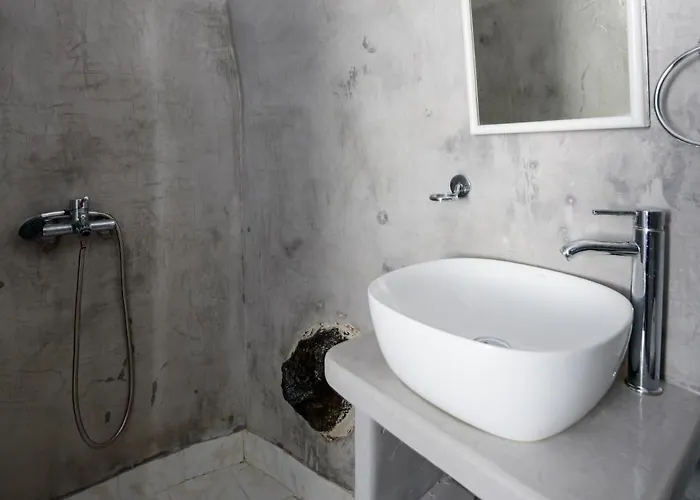 Domestic Cave House In Oia Santorini